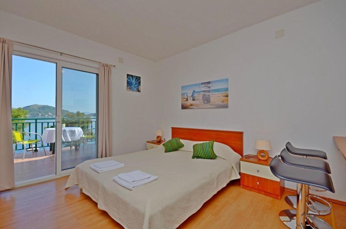 Apartments Luka Uble Esterno foto